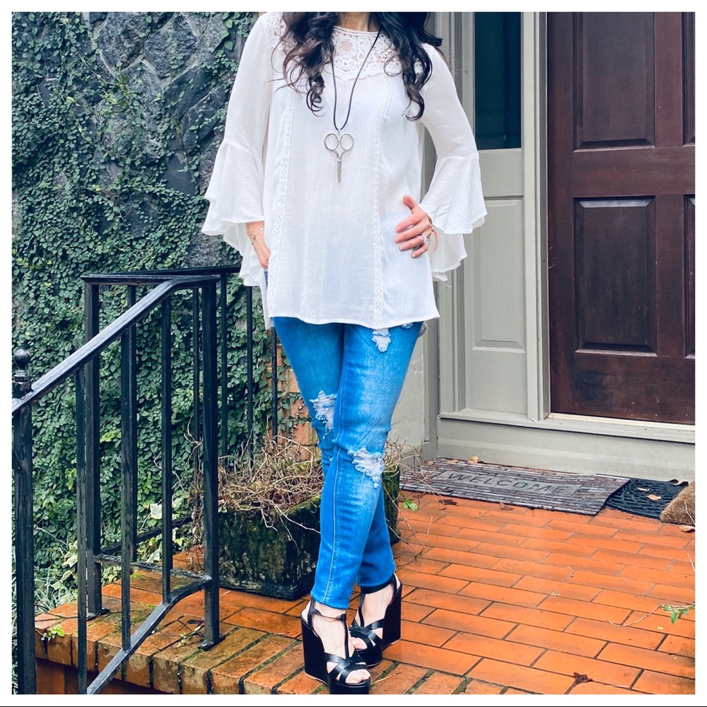 ✨LAST ONE✨Bell sleeves lace trim off white top - Picture 2 of 4